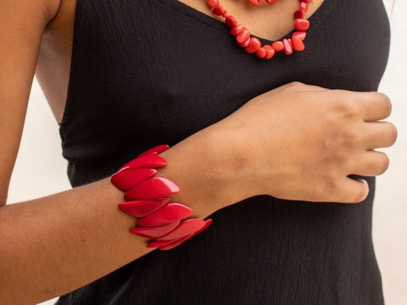 bracelet-Kalinagos-rouge-Corail-en-graine-de-tagua